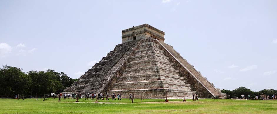 Temple Maya Pyramid Cancun