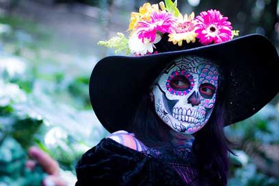 Day-Of-The-Dead Mexico Make-Up Colorful Picture
