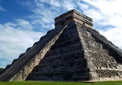 Mexico  Chichen-Itza Pyramid Picture