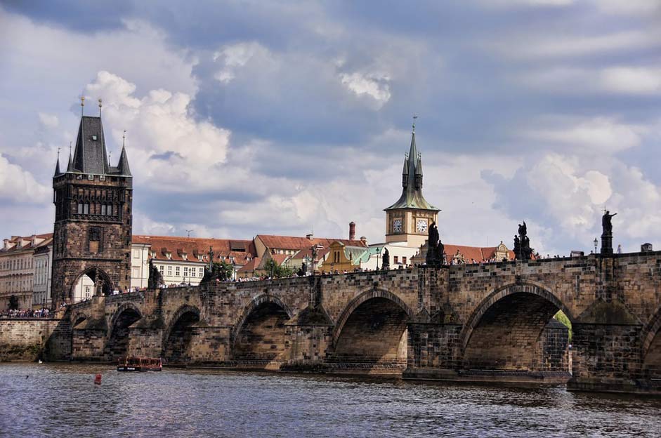 Prague River Moldova Charles-Bridge