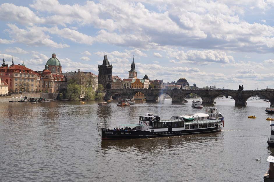 Ship Charles-Bridge Moldova Prague