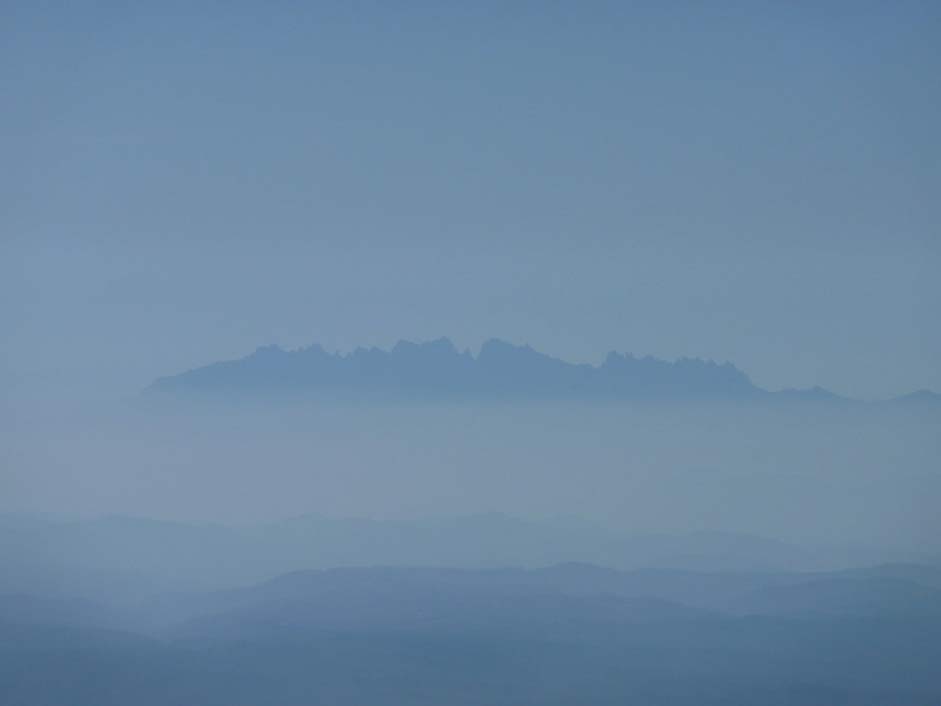 Satins-Peguera Horizon Clouds Montserrat