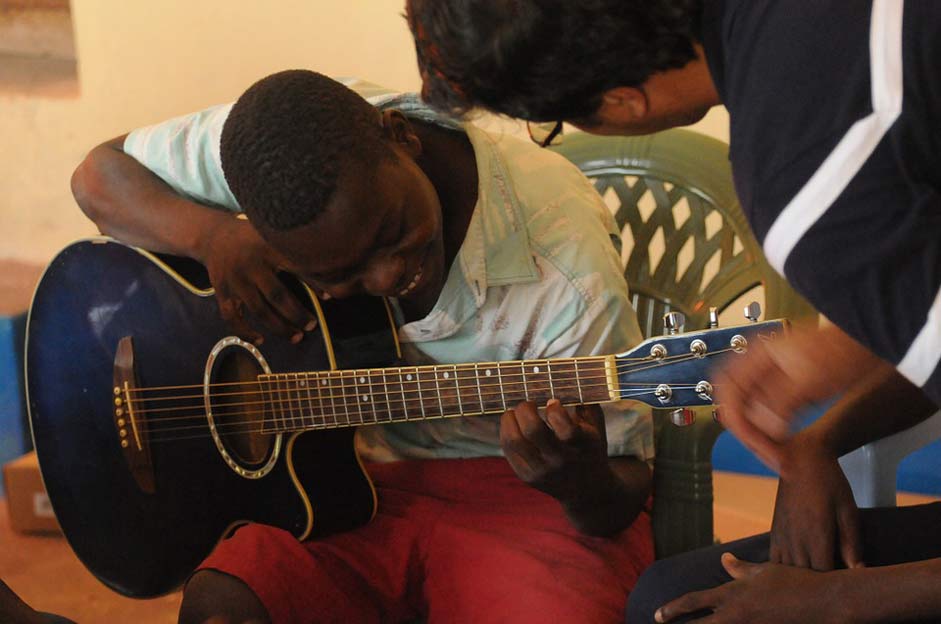 Mozambique School-Of-Music Guitar Music-Lessons