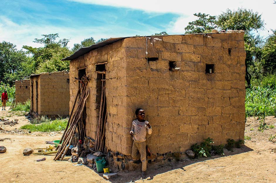 Hovel Poor Mozambique Poverty