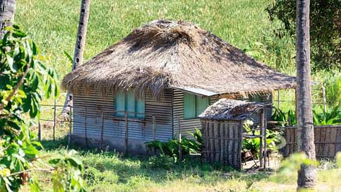 Hut Thatched-Roofs Overview Poor Picture