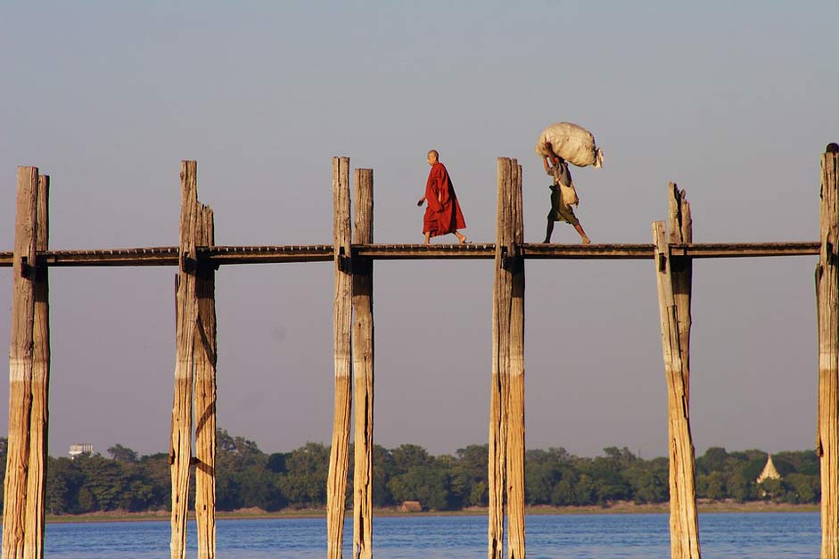 Monk U-Leg-Bridge Myanmar Burma