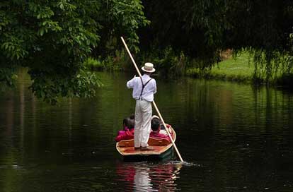 Punt-Boat Edwardian-Clothes Punter Couple Picture