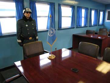 Border  Conference-Room North-Korea-Border Picture