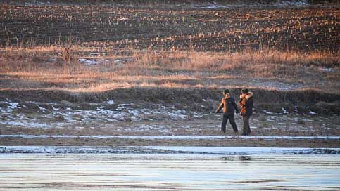 North-Korea  Happiness Soldiers Picture