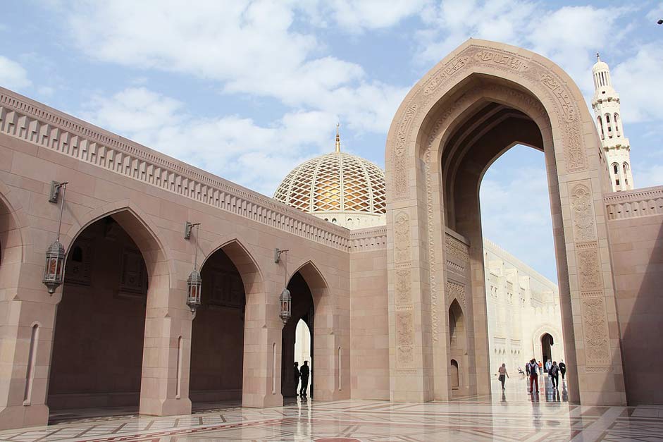 Amazing Mosque Grand Sultan-Qaboos-Grand-Mosque