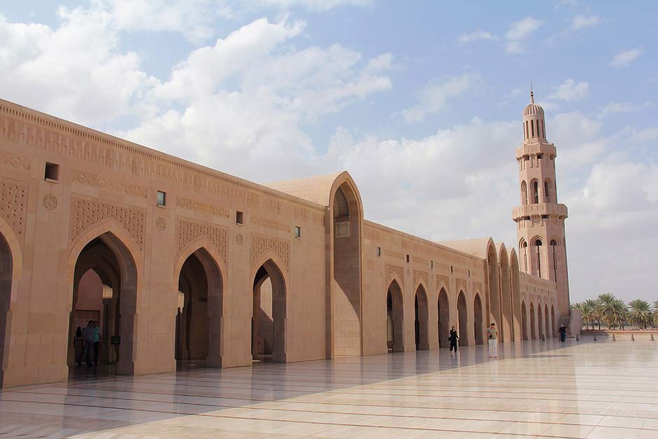 Amazing Mosque Grand Sultan-Qaboos-Grand-Mosque