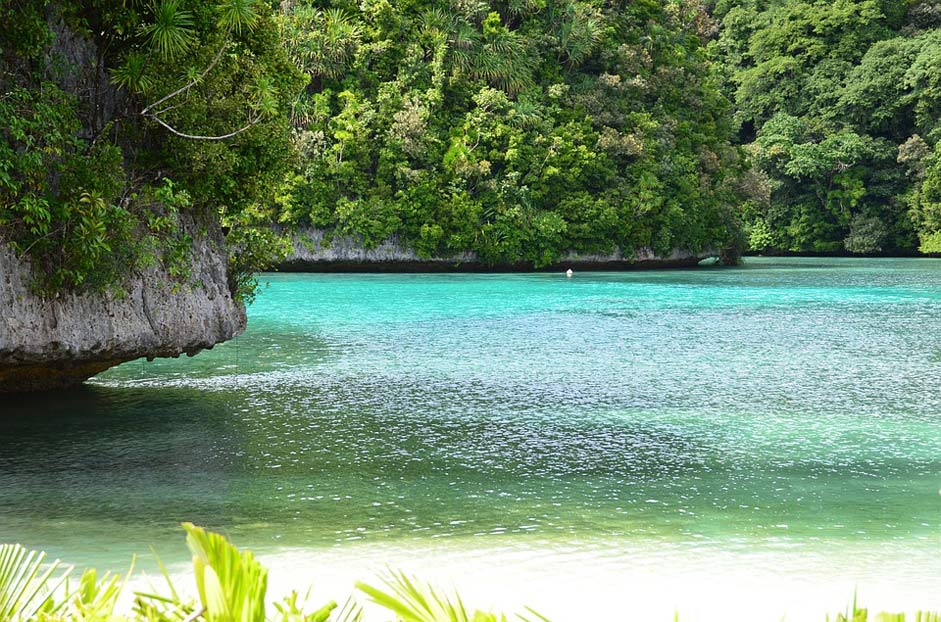 Pond Lake Bay Palau-Beach