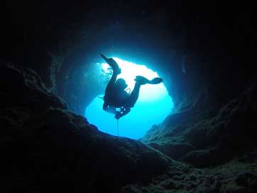 Cave Pacific Palau Diving Picture