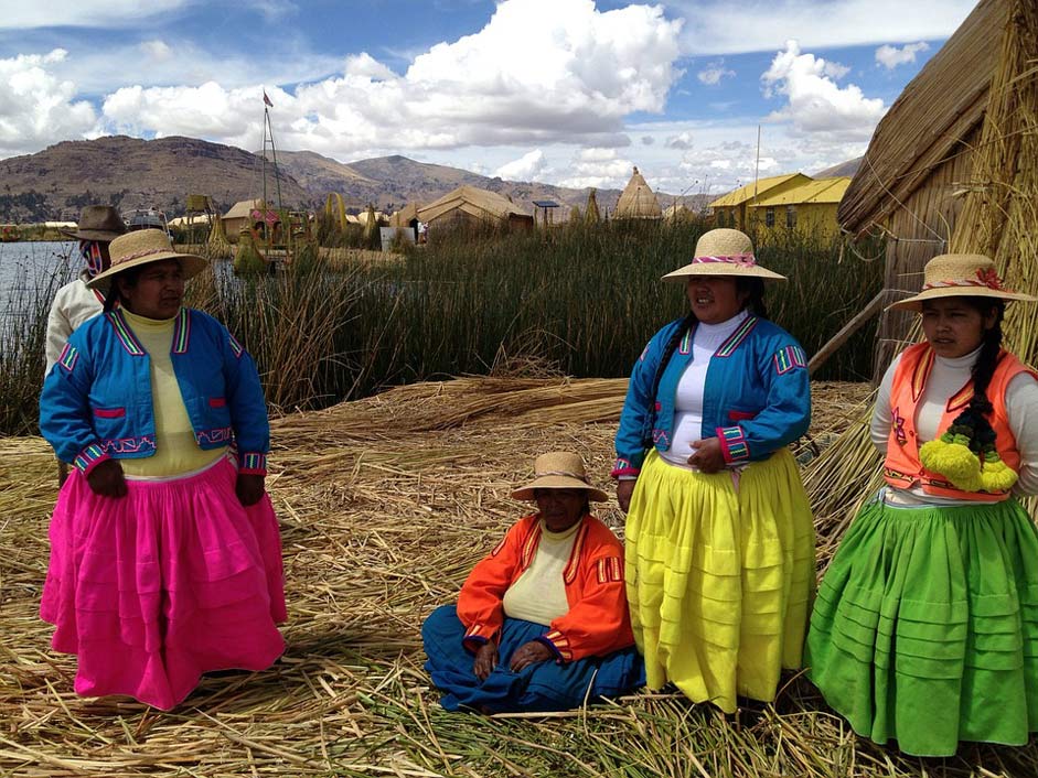 Ladies Traditional Peru Chichi-Kaka