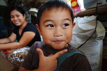 Philippines Mactan Volunteering Volunteer Picture