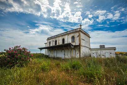 Abandoned-Building Serpa Country Train-Station Picture