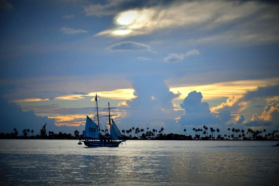 San-Juan Night Ocean Boat