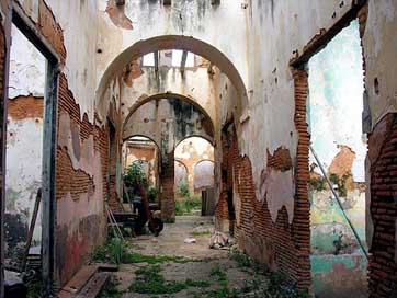 Abandoned Arch Ruins House Picture