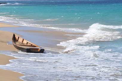 Boat Beach Wooden-Boat Wreck Picture