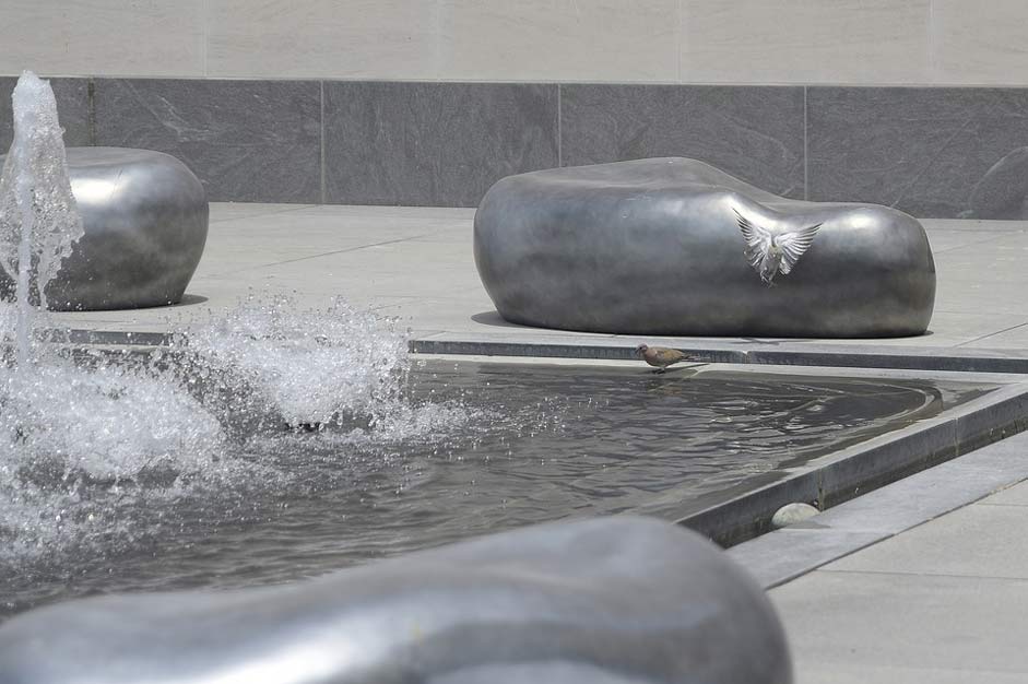 Birds Water-Fountain Qatar Mia