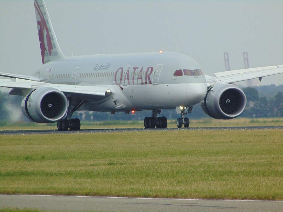 Take-Off Qatar-Airlines Dreamliner Plane