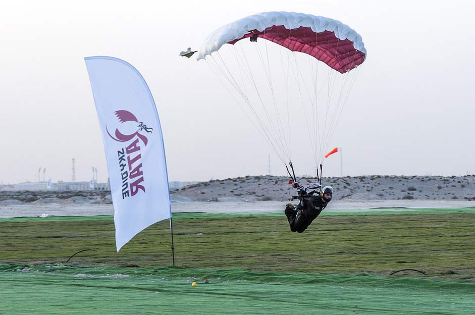 Parachute Landing Extreme-Sports Skydiving