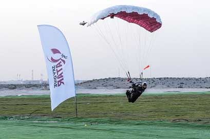 Skydiving Parachute Landing Extreme-Sports Picture