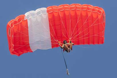 Sky-Diving Qatar Parachute Sport Picture
