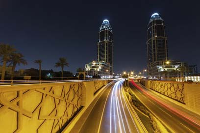 The-Pearl Roads Qatar Doha Picture