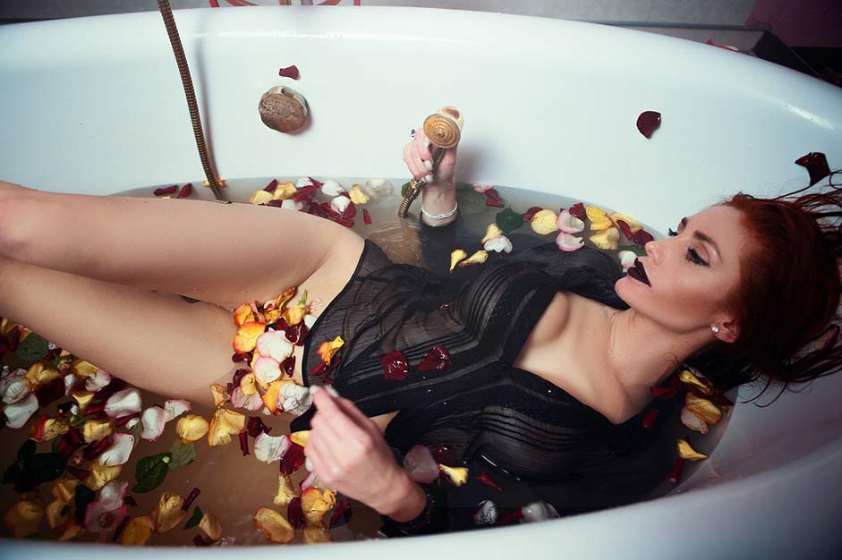 Flowers Roses Bath Girl