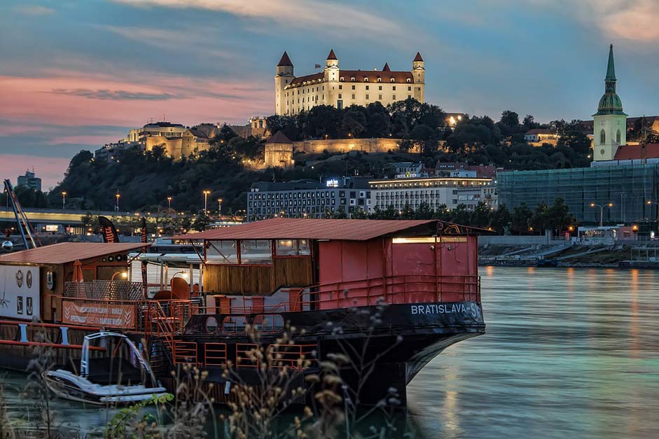 In-The-Evening Castle Slovakia Bratislava