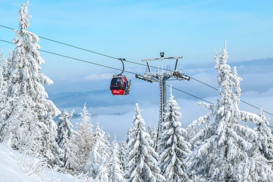 Winter-In-The-Mountains Trolley Ski-Resort Gondola