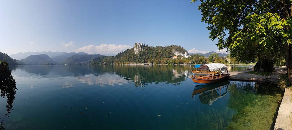 Travel Boat Castle Lake