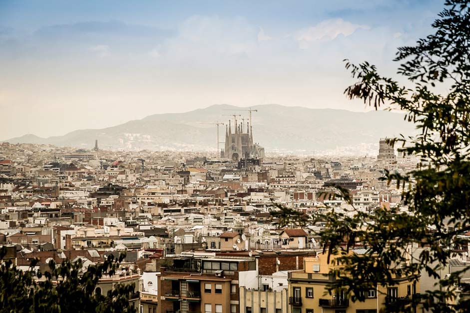 Barcelona Sagrada-Familia The-Cathedral Panorama