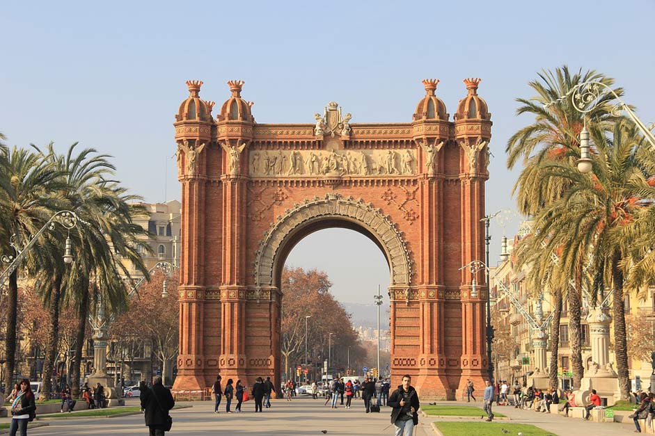 Street-View Triumphal-Arch Barcelona Spain