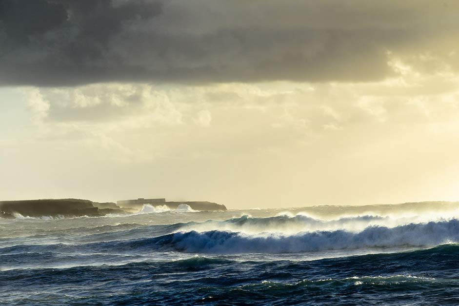 Spray Surf Swell Wave