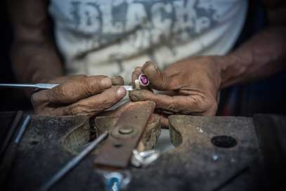 Diamond Handmade Mine Sri-Lanka Picture
