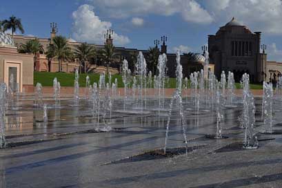 Abu-Dhabi  Fountain Emirates-Palace-Hotel Picture