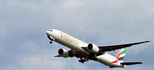 Emirates Travel Takeoff Flight Picture