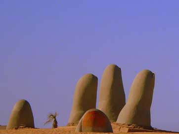 Punta-Del-Este Sand Hand Monument Picture