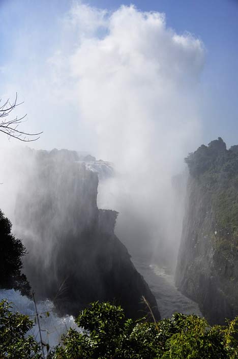 Viktoriofaelle Spray Water Waterfall